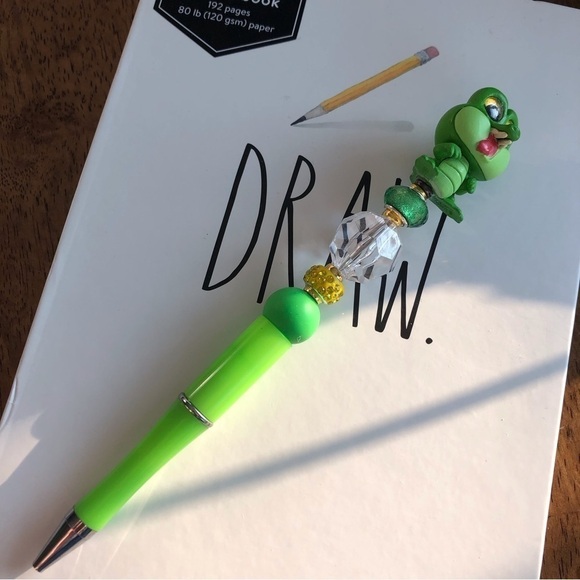 Disney Doorables: Peter Pan: Tick Tock handmade beaded pen - Picture 2 of 3